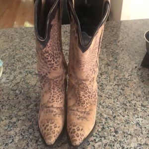 Nocona Leopardito boot